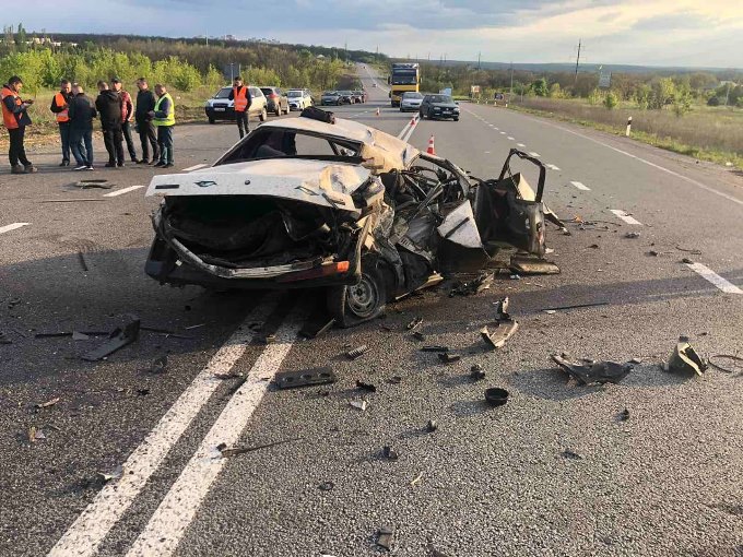 У результаті аварії на автомобільній дорозі Київ - Харків - Довжанський загинув водій